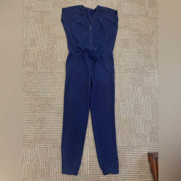 Vince Navy Blue Zippered Cap Sleeve One Piece Crepe Jump Suit, size 4 - Picture 4 of 8